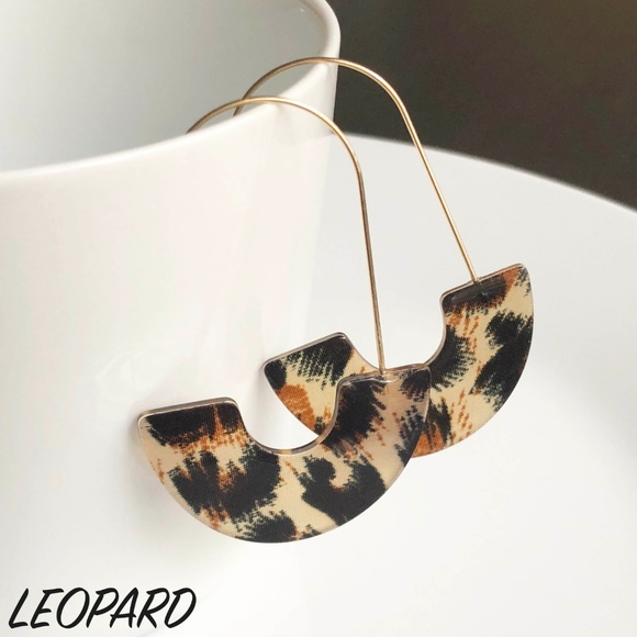 Jewelry - NEW "Gardenia" U Acrylic Earrings (leopard)